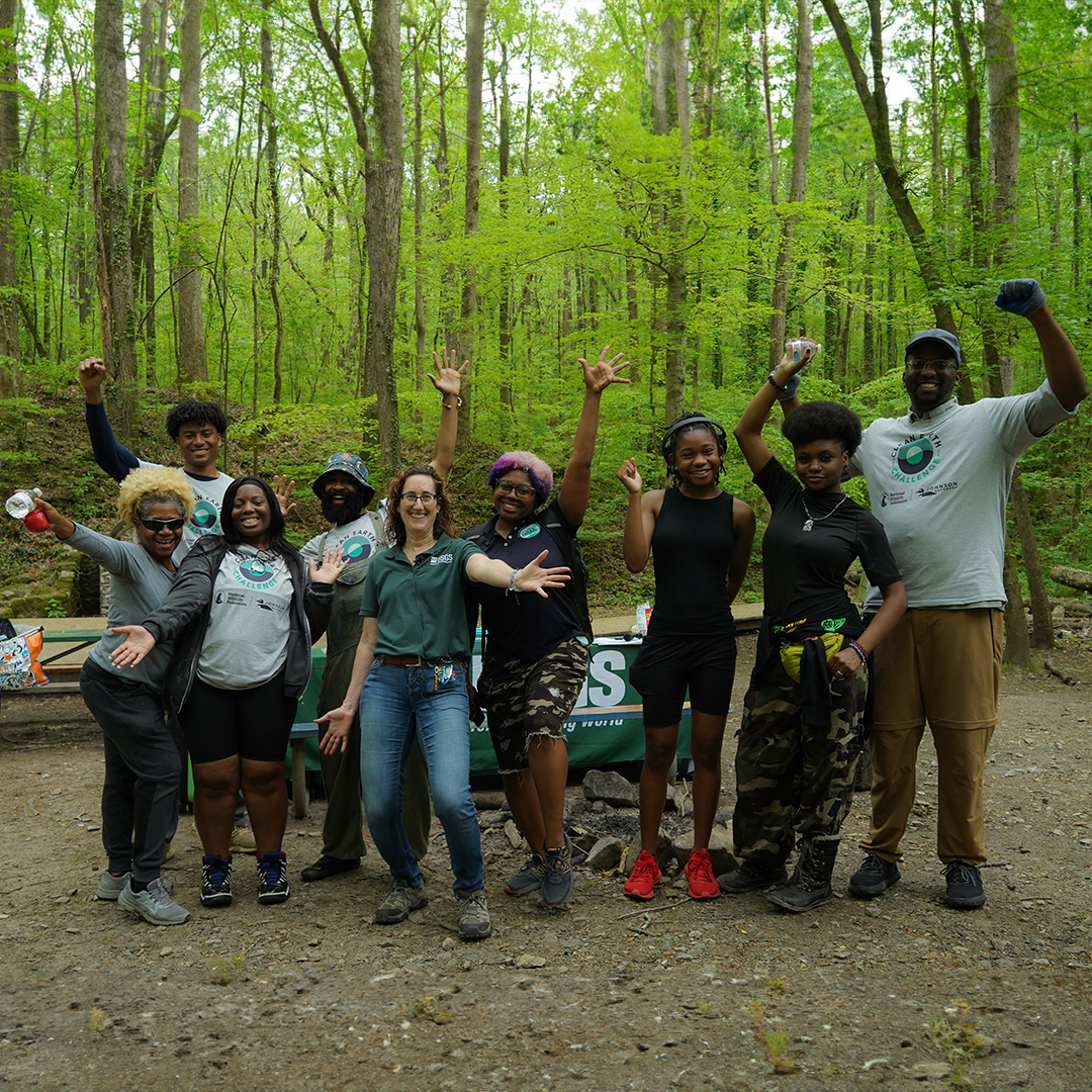 NWF's tweet photo. It’s #NationalVolunteerWeek and it's easy to be a volunteer for the planet! 🌍🗑️♻️

You can help by picking up trash on your daily walk or local outing, or for larger cleanups, get a crew to help!  #StepUpToCleanUp with NWF and Johnson Outdoors 📲: https://t.co/mfsjwKt84y https://t.co/FpnE3pEtDh
