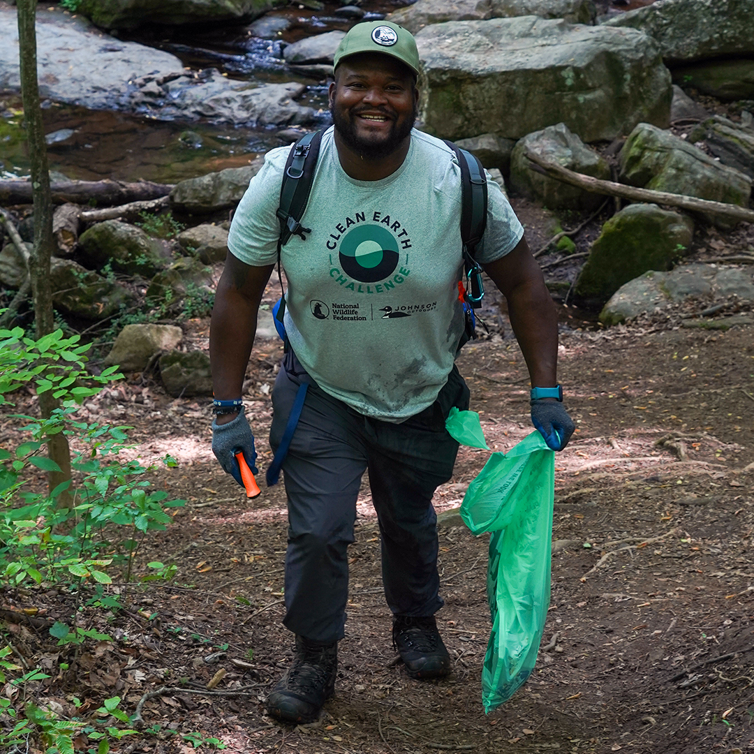 NWF's tweet photo. It’s #NationalVolunteerWeek and it's easy to be a volunteer for the planet! 🌍🗑️♻️

You can help by picking up trash on your daily walk or local outing, or for larger cleanups, get a crew to help!  #StepUpToCleanUp with NWF and Johnson Outdoors 📲: https://t.co/mfsjwKt84y https://t.co/FpnE3pEtDh