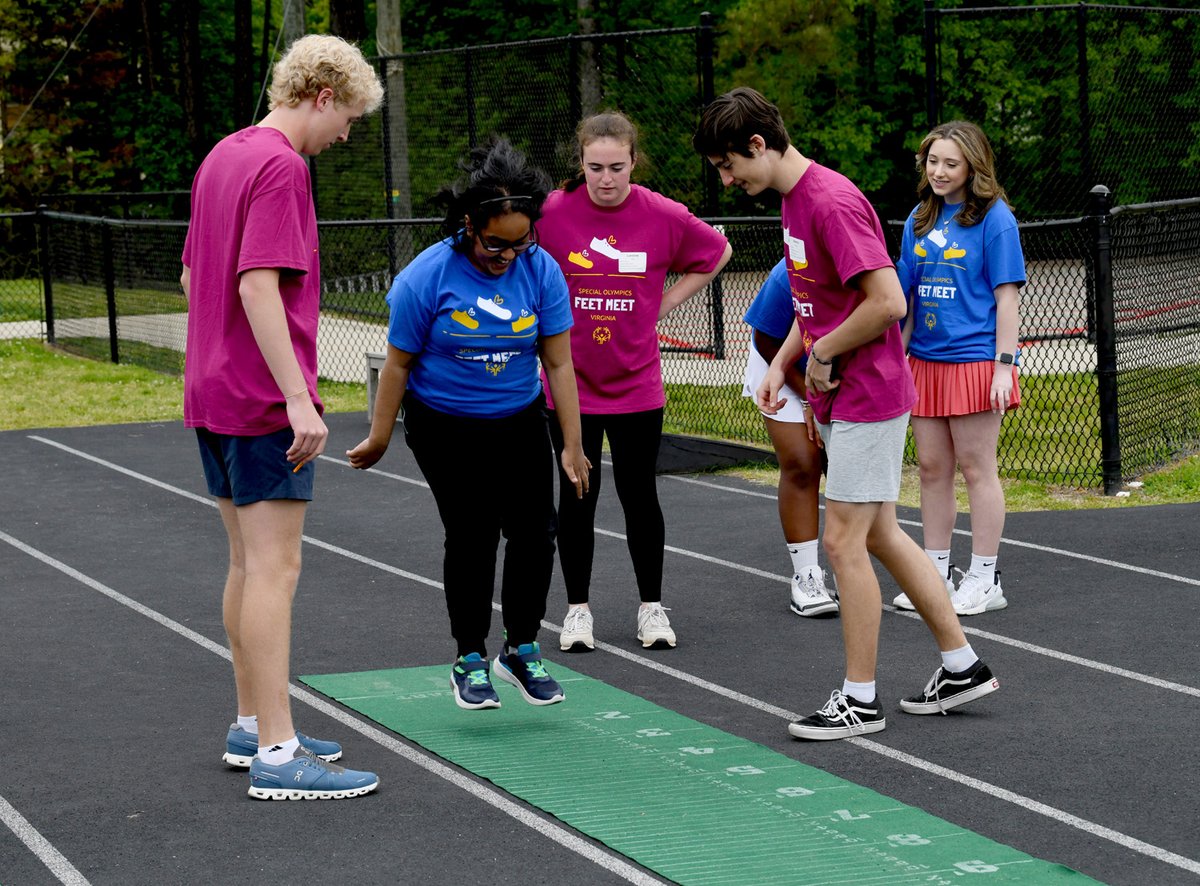 Check out pics from the 'Meet in the Middle' event this week at Collegiate School. The @SOlympicsVA event celebrates inclusion and gives HCPS middle school students with and without disabilities a chance to compete alongside each other. Kudos to all the athletes and volunteers!