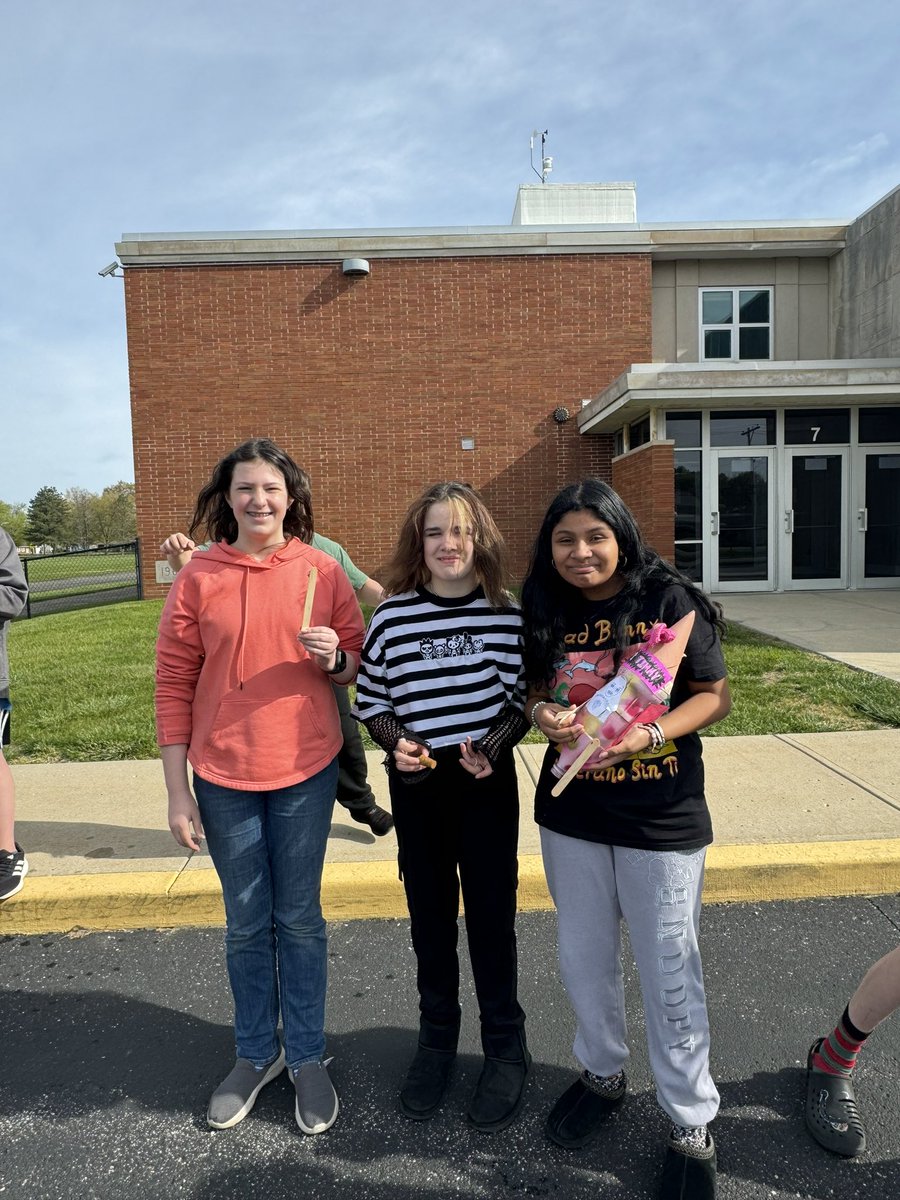 MrsJudy_GC's tweet photo. We had a blast (literally) in science yesterday launching bottle rockets! #1GC https://t.co/y0Ulylywrz