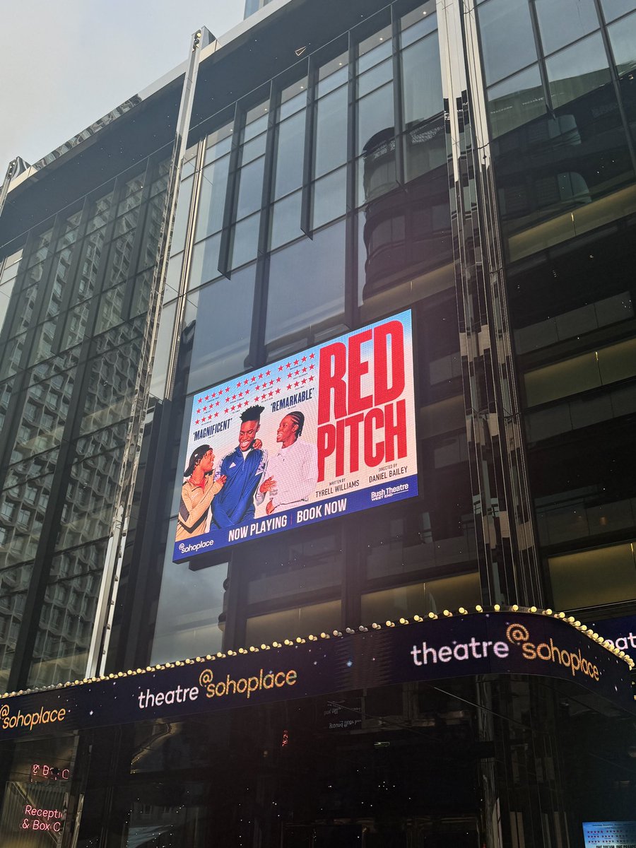 I went to see @RedPitchPlay at @sohoplacelondon the other week and it was so so brilliant. Football meets theatre in a really funny, moving and powerful way. Couldn’t recommend it more 👏 Footie fans & non footie fans. Such a beautiful story about male friendship.