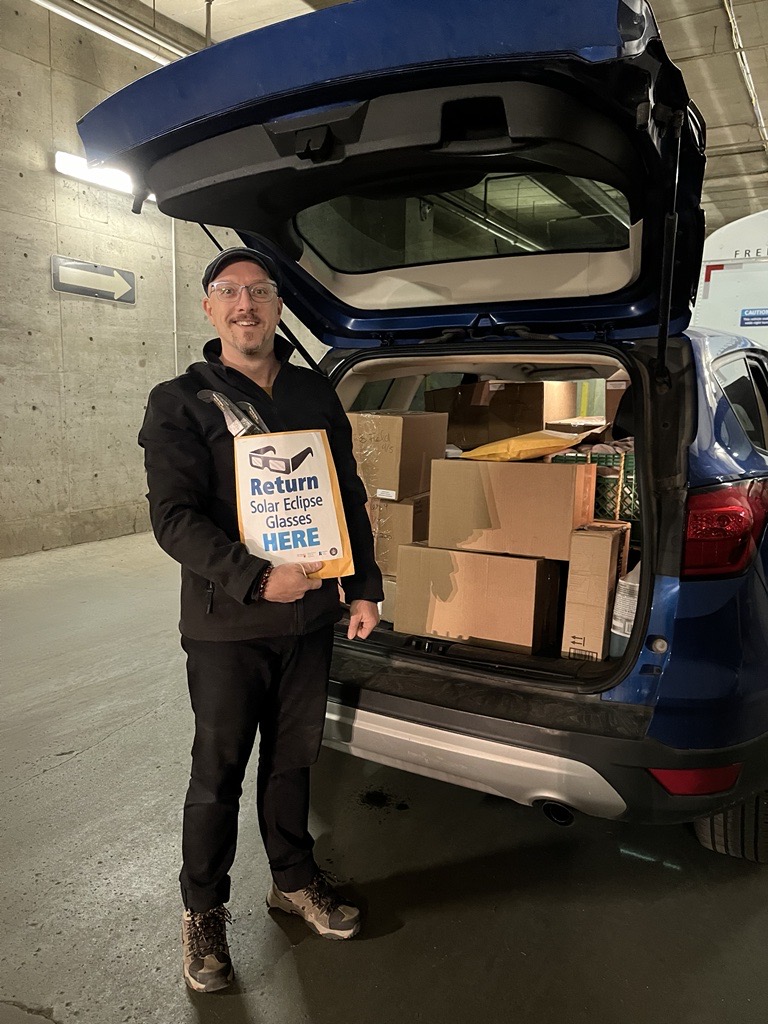 Thanks to Victor, a volunteer from #TheRoyalAstronomicalSociety #HamOnt Chapter who picked up over 20 boxes of safety solar glass returns! They'll be tested and sent to #AstronomersWithoutBorders to be repurposed for South America's October solar eclipse. @mcmasterphysics