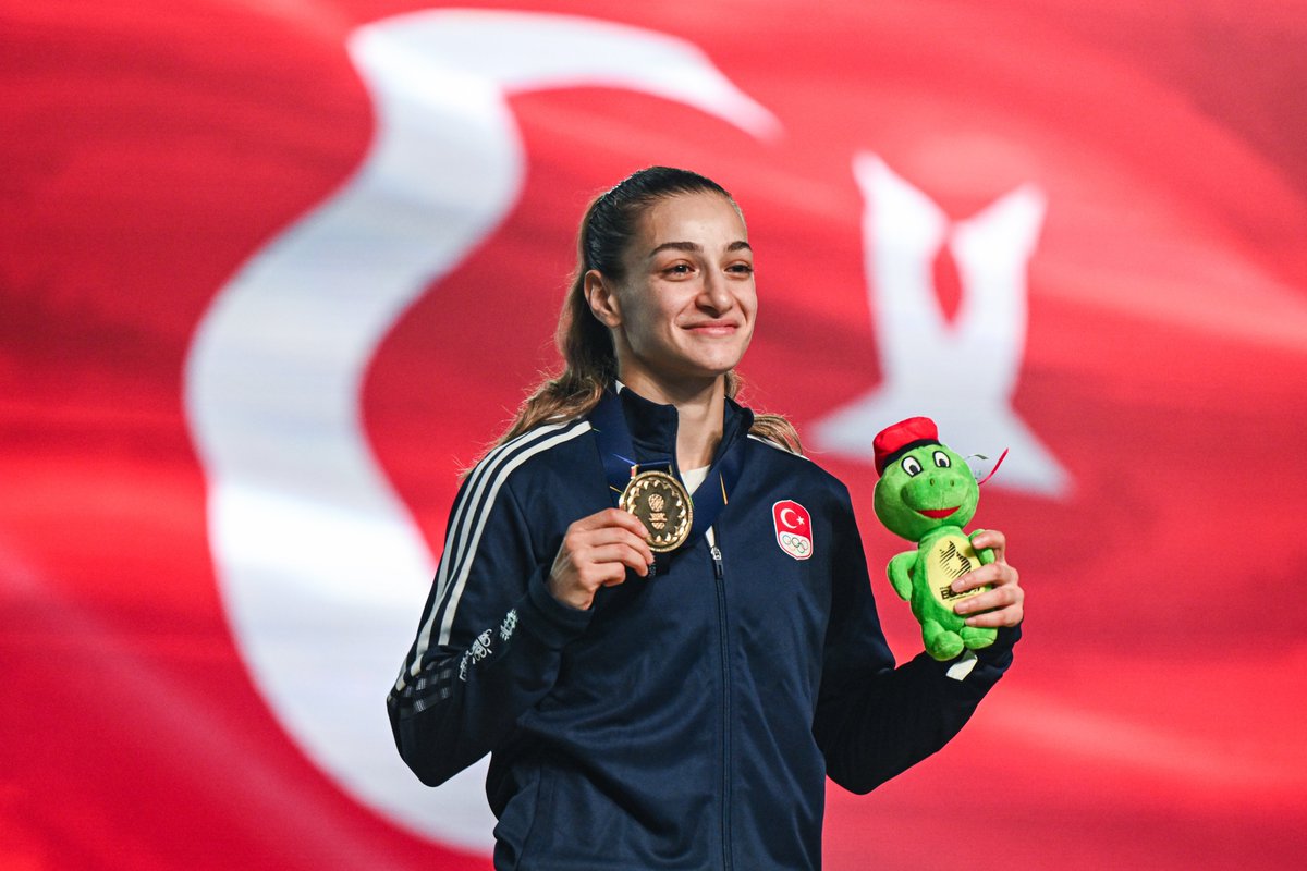trthaber's tweet photo. Milli boksör Buse Naz Çakıroğlu, üst üste üçüncü kez Avrupa şampiyonu oldu. https://t.co/KYfvJ7Ubfu