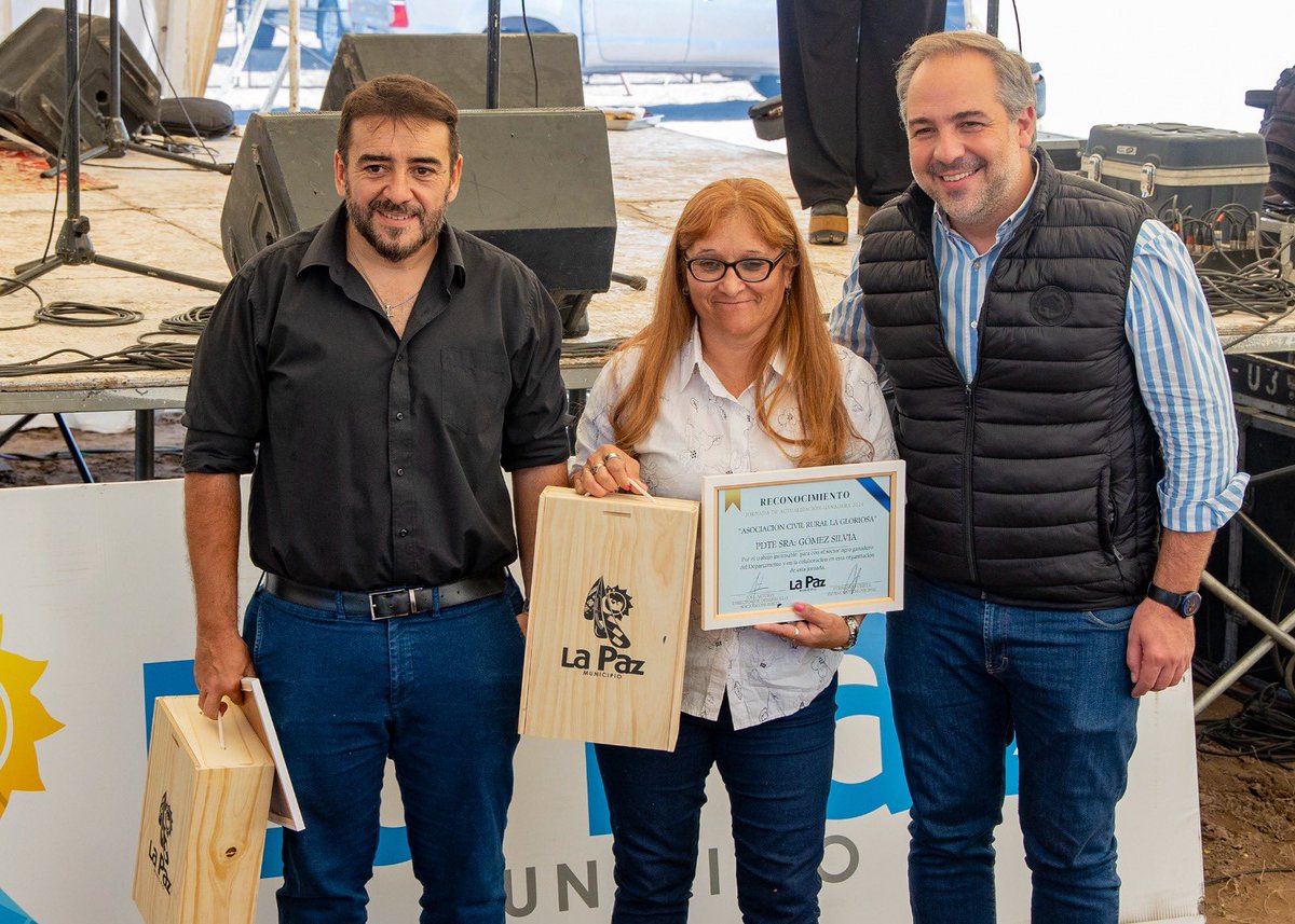 MatiasStevanato's tweet photo. 🙌🏻 Tuve el agrado de visitar el departamento de La Paz, para participar en una nueva jornada del programa de "Actualización Ganadera". 

🔹Fue  un placer compartir junto @Ubietafer y los vecinos del departamento, de una jornada tan importante para el sector productivo. https://t.co/9WGwFEzjdZ