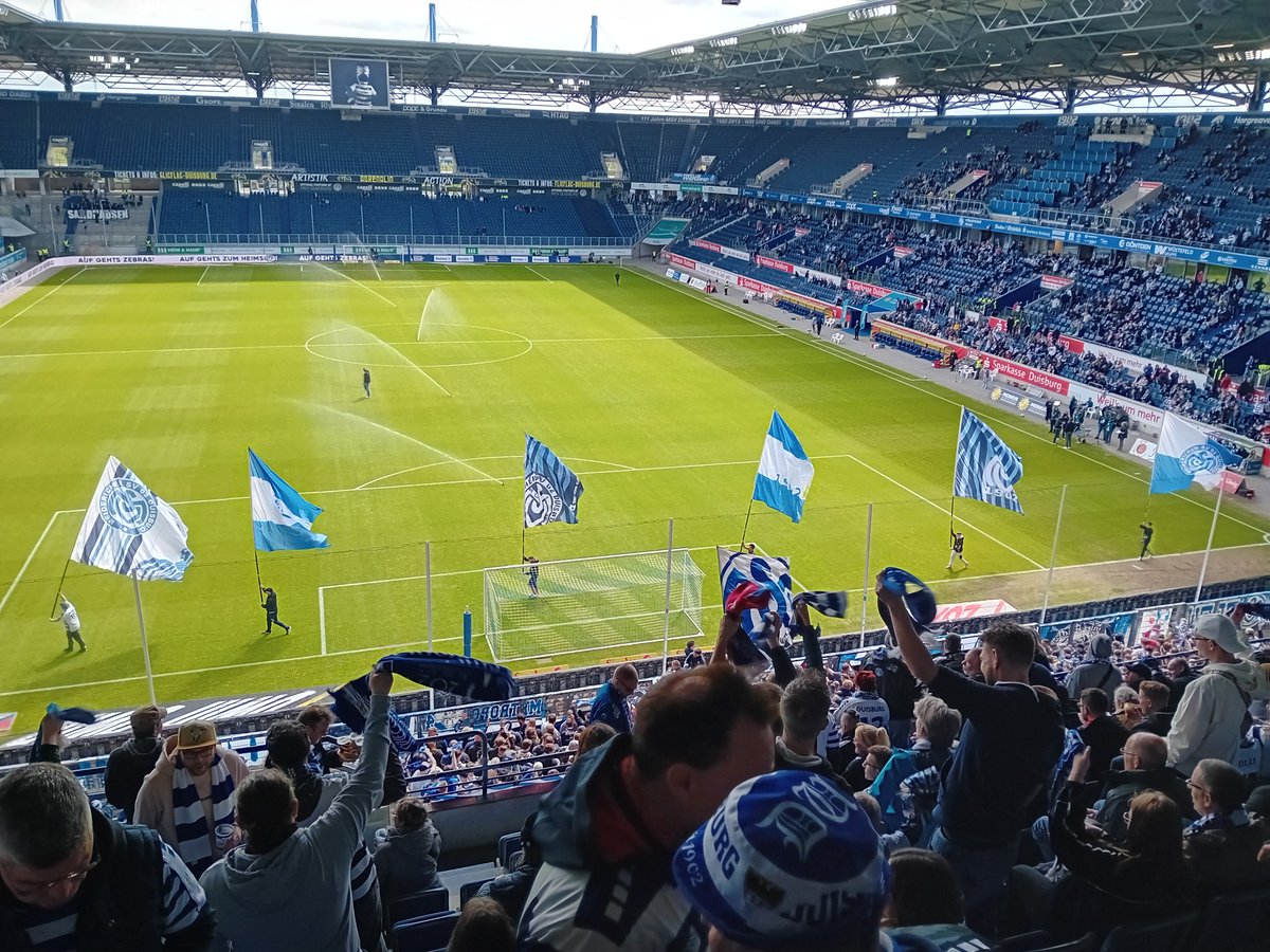 AWilsonmhealth's tweet photo. First visit to MSV Duisburg. Loved it!
GK 24 Braune our m.o.m.
Fab stadium, great fans and a 3-1 win
#sheffieldissuper on tour
#3liga #MSVSVS #Germany #bundesliga https://t.co/MrFGez4coS