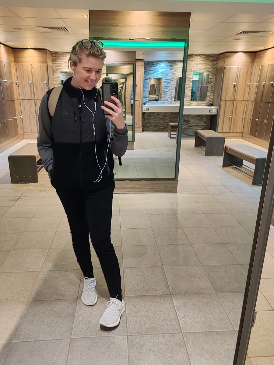 _ELLIE_JONES_x's tweet image. Team tired 😴 but still little gym session in like brushing teeths 🪥 🙌🏼 #adhd #brainGains #strongMuscles strong brain haha 🧠