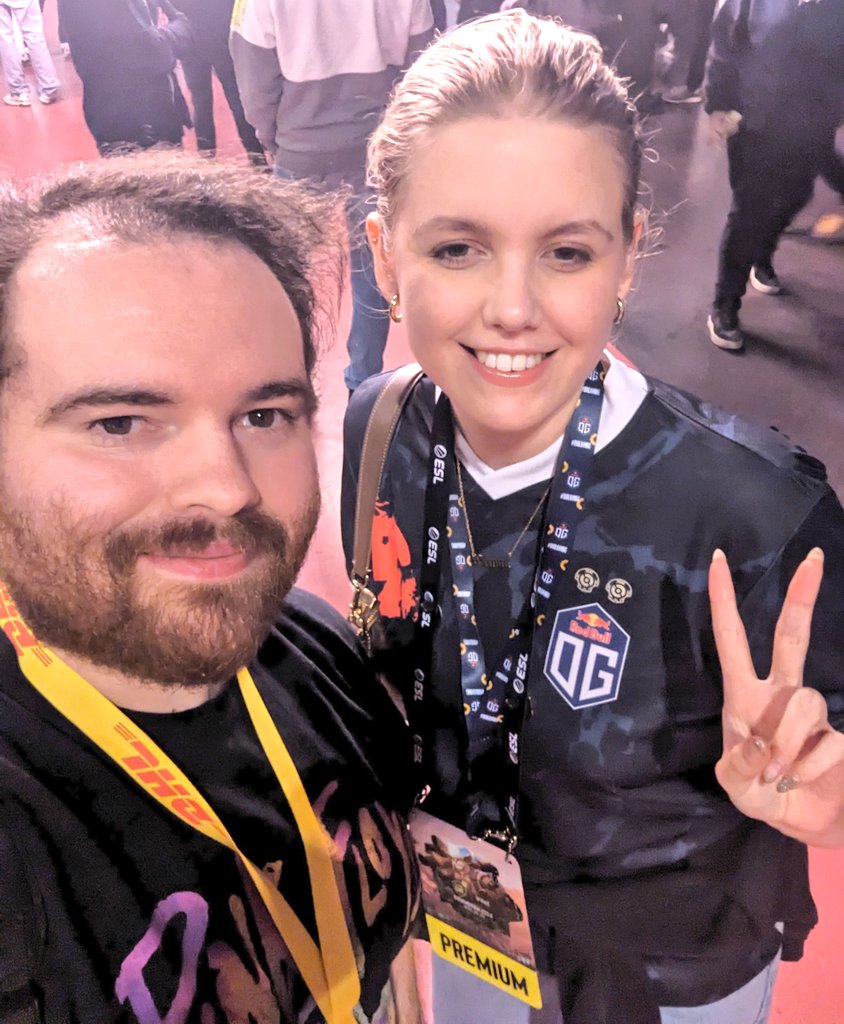 At <a href="/ESLDota2/">ESL Dota2</a> Birmingham and ran into <a href="/hoxieloxie/">hoxie</a> ❤️ #ESLOne Birmingham!