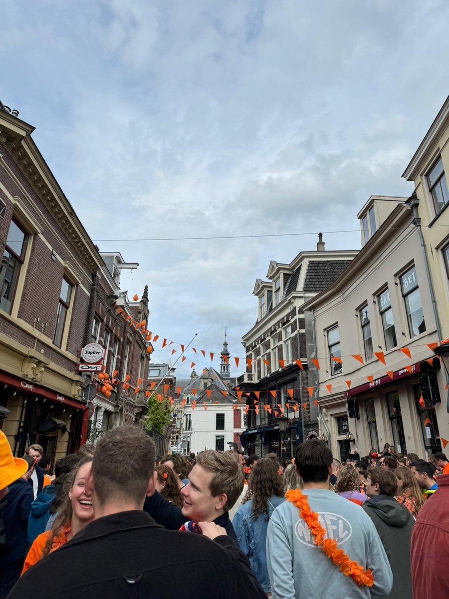 Celebrating #Kingsday, the most Dutch of holidays, in #Utrecht📍👑