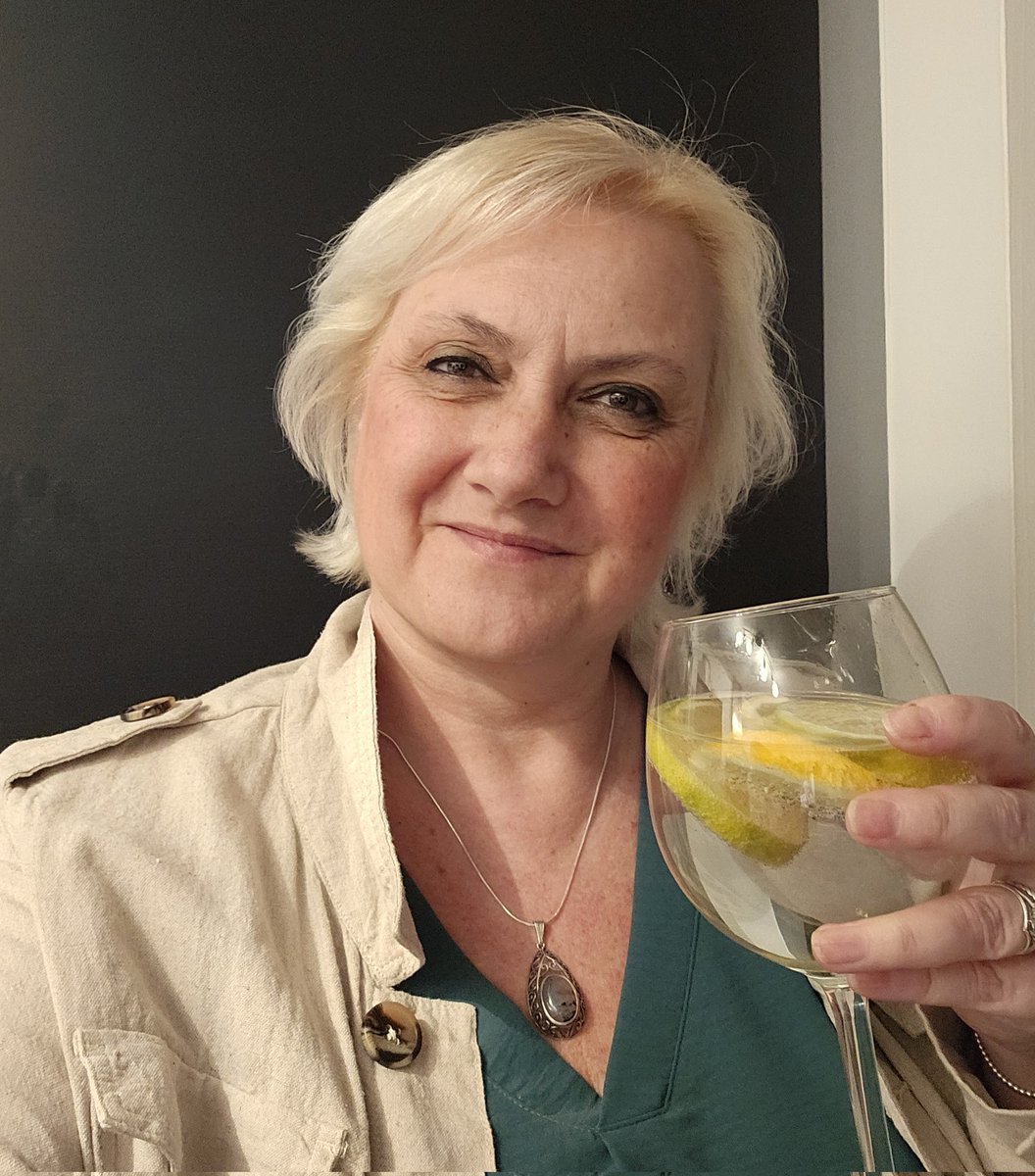 In this utterly twatwaffling laughably chaotic society of bonkeroonie cockwombles and irritating bullshittery, I wish you a pleasant evening of blocking the trolls and drinking gin, or whatever your tipple is 😘