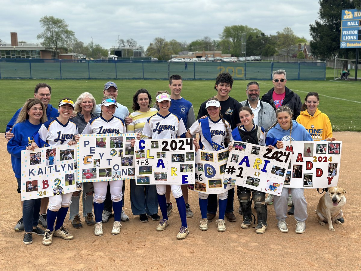 Shoutout to our amazing senior softball players and their supportive parents! Your dedication and hard work have left an indelible mark on our team. Here’s to celebrating your achievements on and off the field! #WeAreLT 🎉🥎 👏