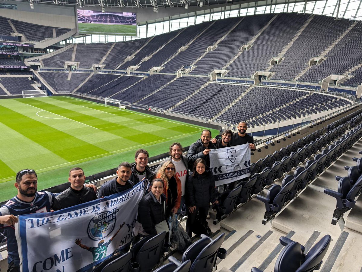 Great to welcome members of the @brasilspurs Supporters' Club to N17 for a Stadium Tour today, joined by former @SpursOfficial star Sandro! 🤩🇧🇷
