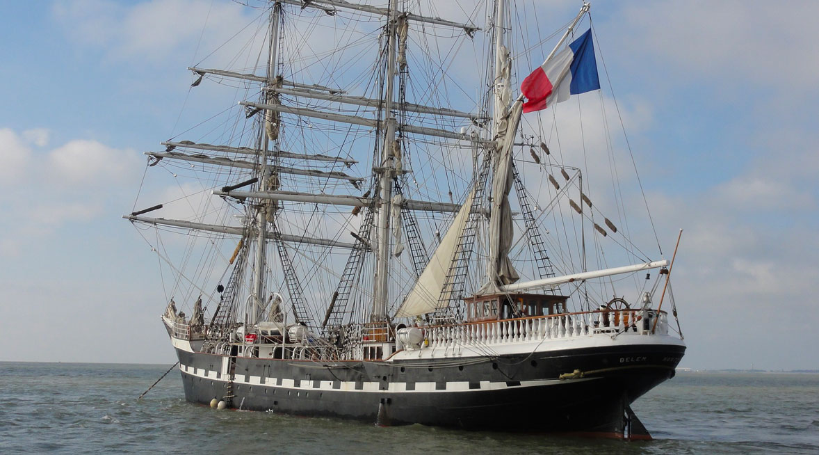 PoliceHistoire's tweet image. Le #Belem est escorté d&apos;Athènes à Marseille par un #BASM de la @MarineNationale 
@jeuxolympiques