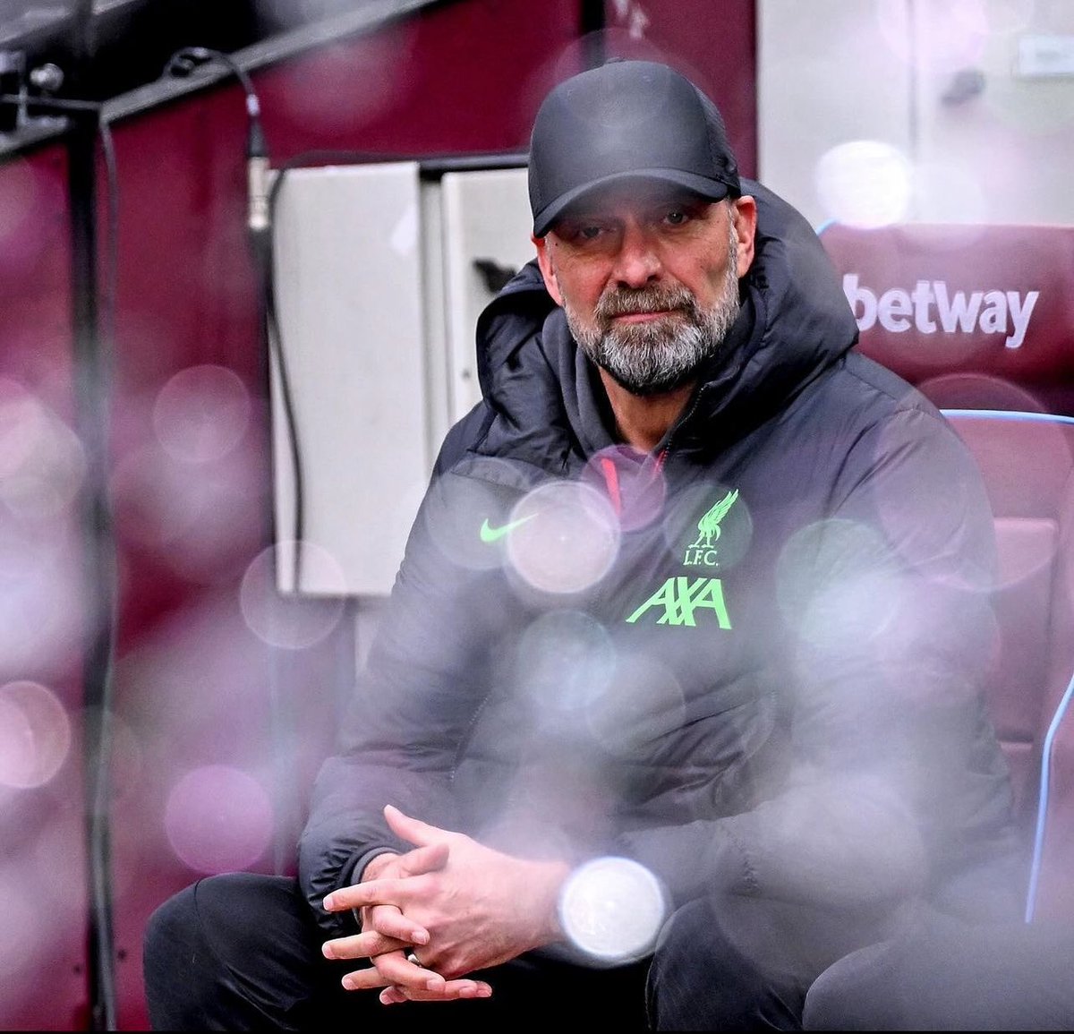 lfcgfs's tweet photo. บอสคือที่สุด รักนักเตะของเขา ปกป้องนักเตะของเขาเสมอมา มอบความสุขให้กองเชียร์ของเขา

ฟุตบอลลูกลมๆ มันก็ต้องมีช่วงลง หลังจากขึ้นสูงสุด นั่นคือวิถีของฟุตบอลอยู่แล้ว 

อีกสามนัดต่อจากนี้ ขอให้เต็มไปด้วยความทรงจำดีๆ เขาสมควรได้รับมันอย่างที่สุดจริงๆ ♥️ https://t.co/LEyzrHJuWm