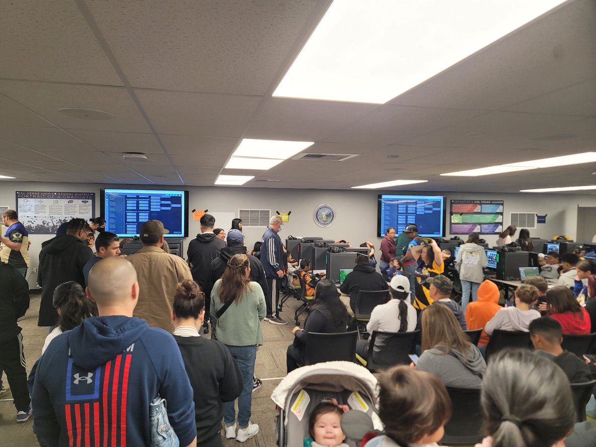 And we've got a packed house in the #Minecraft Capture the Flag Tournament @VVUSD_ESports