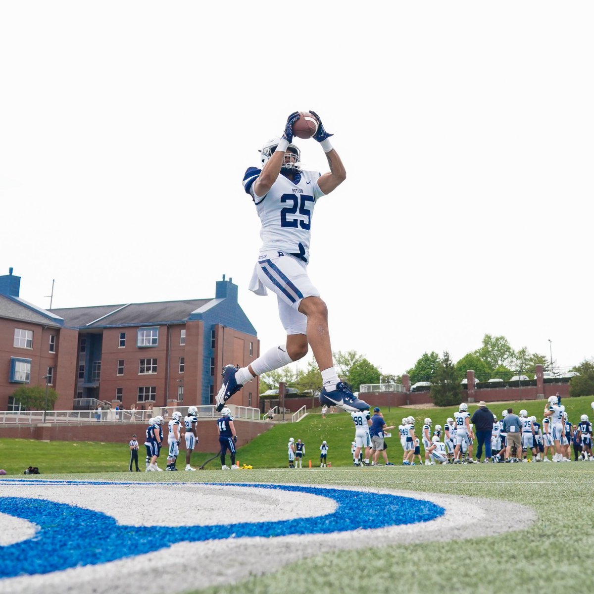 ButlerUFootball's tweet photo. Spring has sprung…

#ButlerWay https://t.co/zmjwwW8Jbo