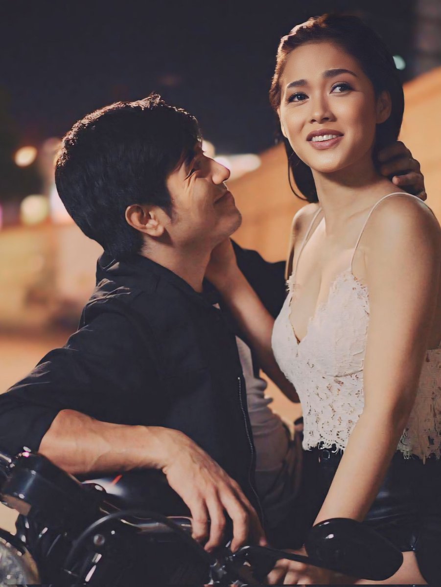 quinceolive's tweet photo. Bakit kasi may pahawak sa batok, Pau. 🤍🖤

#MissingYouBoth #ThrowbackOnly #PauMaj #PauloAvelino #MajaSalvador ✌️❤️ https://t.co/ZgZLc3e9wk