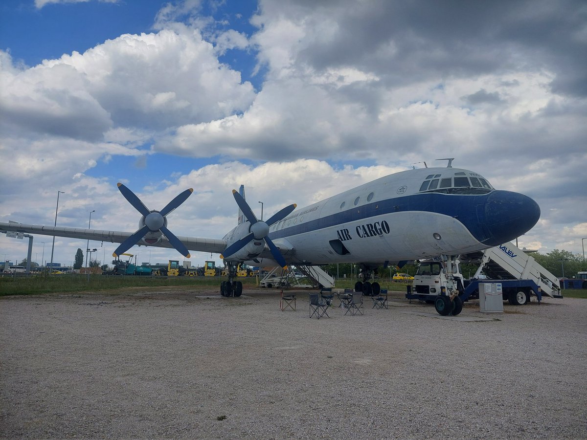 NiccoloGlu's tweet photo. If you love old Soviet civil aircraft, there is no better place to go than #Aeropark near #BUD Airport! 🛫🤩
#avgeek #Il18 #Yak40 #Malev 
Btw I hate that "blueish" colour in the cockpit (personal taste, I guess) 😅😅 https://t.co/otbp0fOFlr