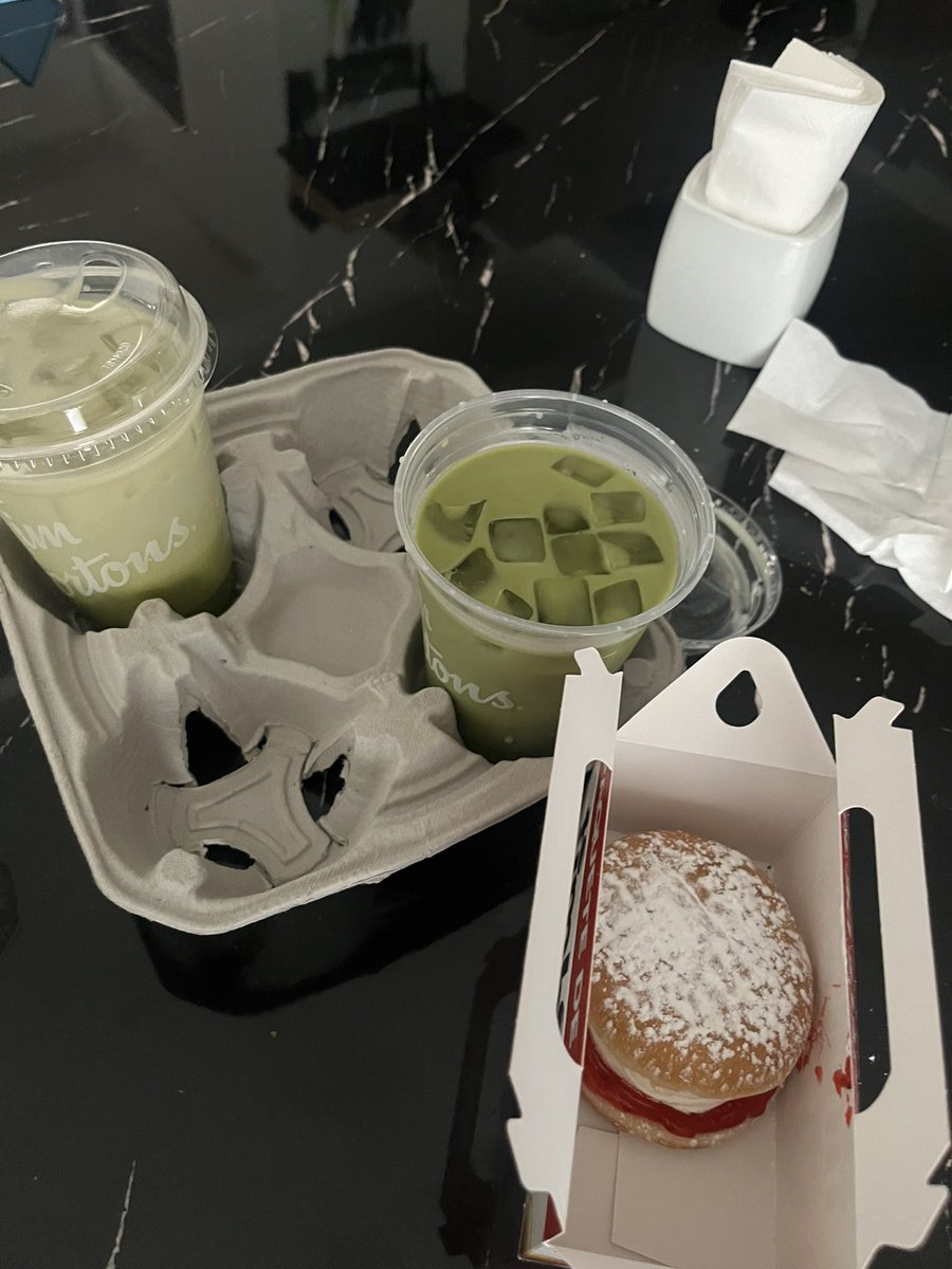 majayav's tweet photo. @TimHortonsMX compré 2 donas y me enviaron una. Además les pedí los matcha sin azúcar y me los dieron endulzados. Y 30 min cuando solo éramos 2 personas. Fue en Forum Buenavista ya https://t.co/SdebbX33mM