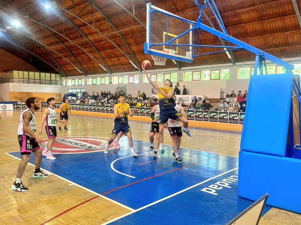 Federación Extremeña de Baloncesto (@fexb) on Twitter photo #TiempoDeFinales🏆|<a href="/Primera_FExB/">Primera División Ext</a>
🛑 Descanso con ventaja clara para los locales
<a href="/adcbaloncesto/">ADC BALONCESTO</a>
La Comuna Creativa 4️⃣2️⃣
🆚️ Fundación Ceerem @CanteraSencia2 ️2️⃣0️⃣
🏟 Serrano Macayo <a href="/Ayto_Caceres/">Ayuntamiento Cáceres</a>
📺 m.twitch.tv/ermacis2
📊 App Afición FExB
<a href="/jovendeportEXT/">Jóvenes y Deportes Extremadura</a> #TiempoDeFinales🏆|<a href="/Primera_FExB/">Primera División Ext</a>
🛑 Descanso con ventaja clara para los locales
<a href="/adcbaloncesto/">ADC BALONCESTO</a>
La Comuna Creativa 4️⃣2️⃣
🆚️ Fundación Ceerem @CanteraSencia2 ️2️⃣0️⃣
🏟 Serrano Macayo <a href="/Ayto_Caceres/">Ayuntamiento Cáceres</a>
📺 m.twitch.tv/ermacis2
📊 App Afición FExB
<a href="/jovendeportEXT/">Jóvenes y Deportes Extremadura</a>
