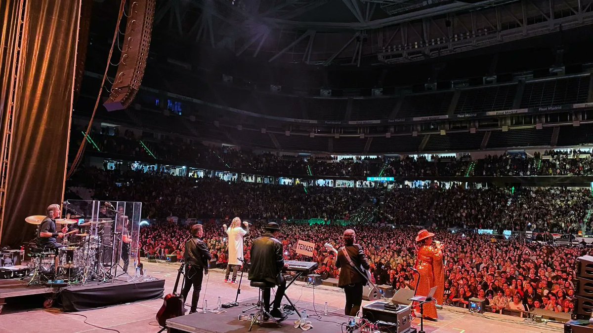 🎶 ¡Una noche inolvidable de música y alegría en el Santiago Bernabéu! 🎉✨ 
A l@s 25.000 @locsxlamusica, GRACIAS ❤️

#LocosPorLaMúsica #Camela #30AñosContigo #Gira2024