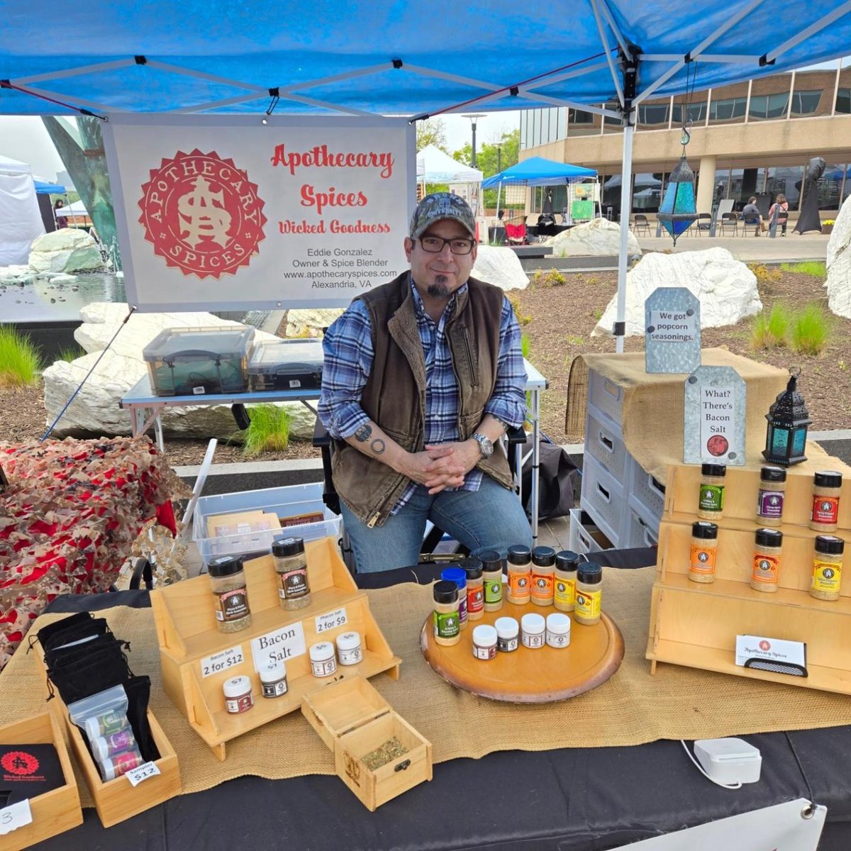apothecaryspice's tweet photo. Visit Apothecary Spices at Party for the Arts today until 7pm, 11 Canal Center Plaza, Old Town North, Alexandria. Live music, kid activities, and food trucks by @rocklandsbbq & @ScuttlebuttB Bakeshop. Come on out.
#WickedGoodness #spices #MadeInALX #shoplocal #localasheck #ALX https://t.co/cvupdyW5NU