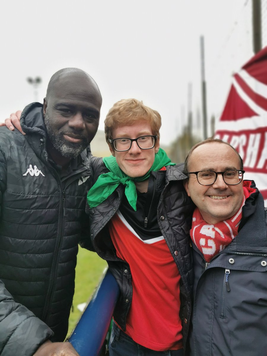 Congrats to @kajarnold & son Joanathan for attending every single #Robins game this season, home and away. Manager @PeterAdeniyi7 presents them both with a commemorative badge. Super effort lads 👏👏👏👏👏 #Robins