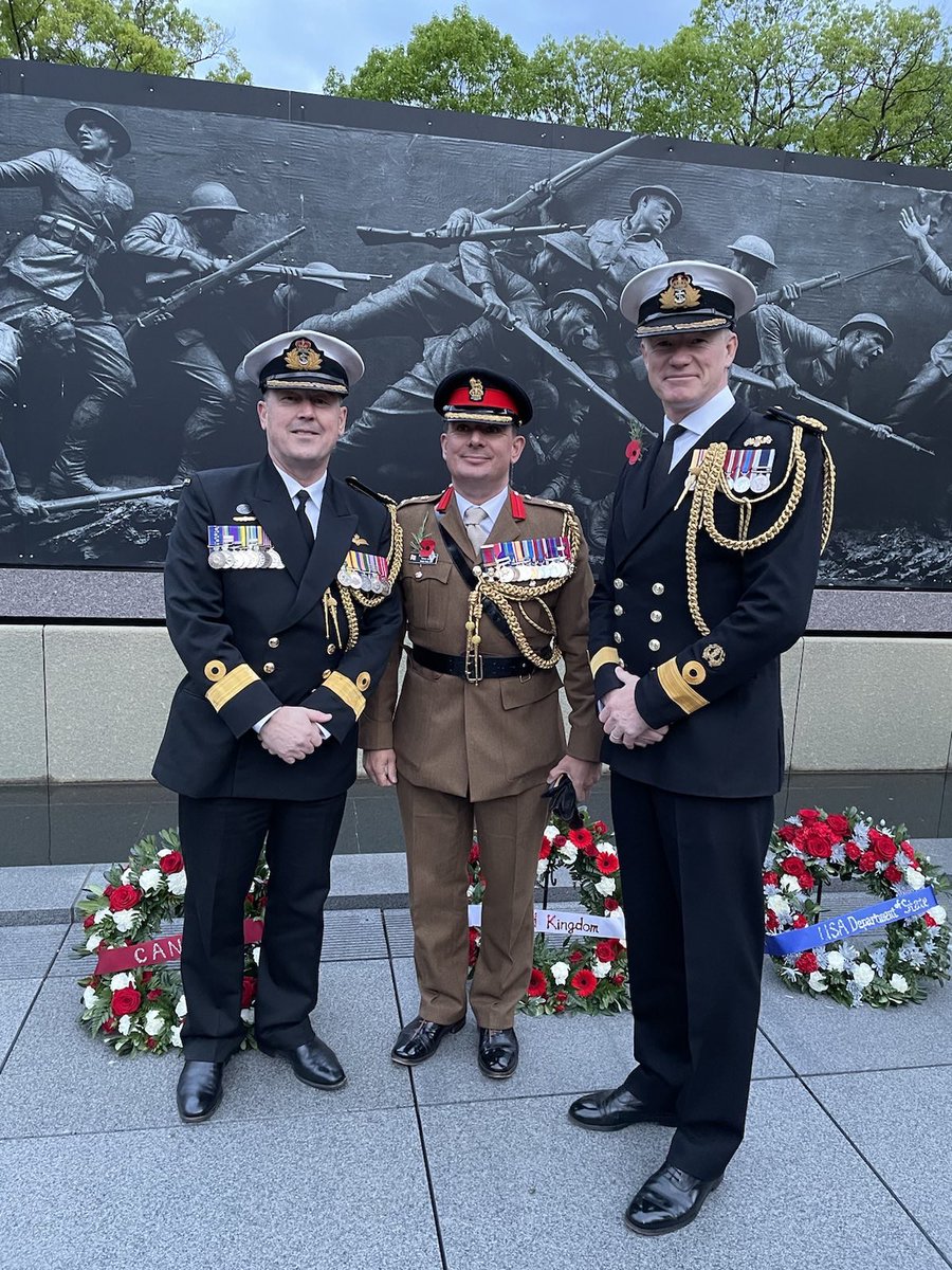 An honour to join @KarenPierceUK at the WW1 memorial on ANZAC Day to remember those who made the ultimate sacrifice for our freedom. #LestWeForget