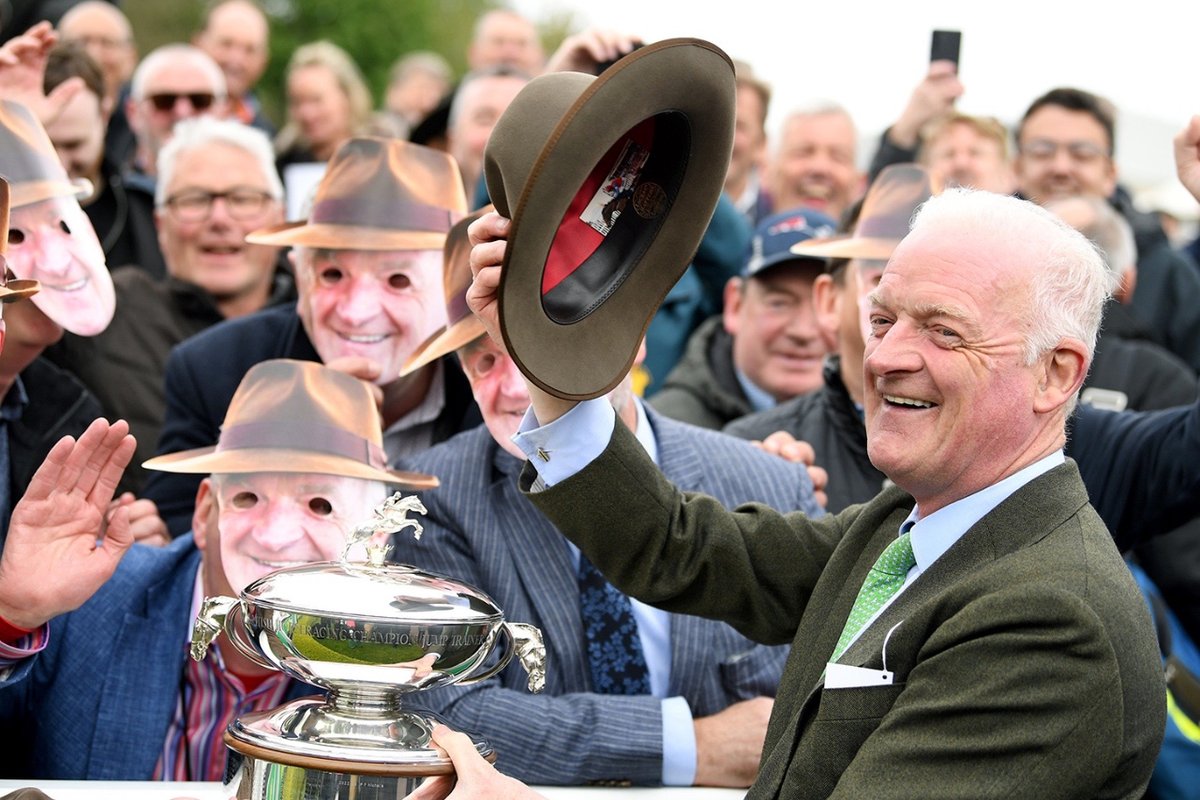 Willie Mullins - flanked by other Willie Mullins! - celebrates his Champion Trainers title at Sandown Park today. 📸 Bill Selwyn