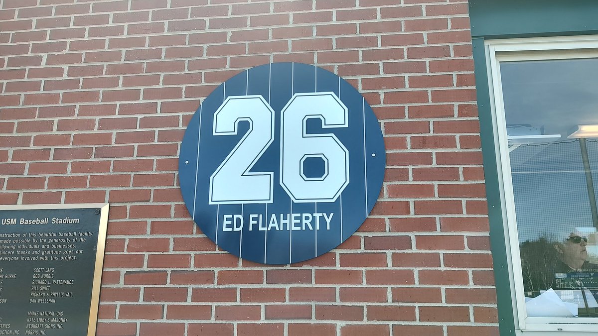 .@usmhuskies also retired the number 26 in honor of Ed Flaherty