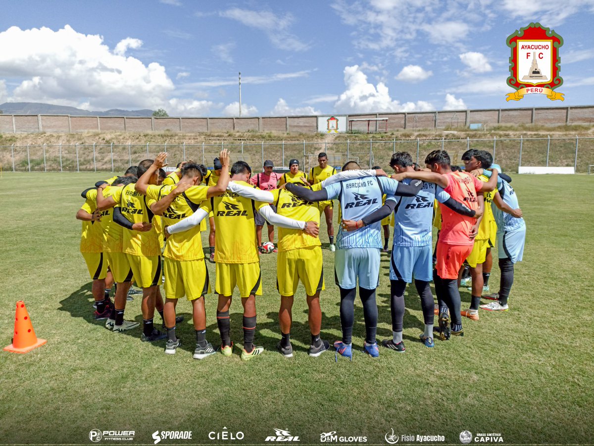 ⚪🟠 #AyacuchoFC | 𝗘𝗡𝗧𝗥𝗘𝗡𝗔𝗠𝗜𝗘𝗡𝗧𝗢 𝗦𝗔𝗕𝗔𝗧𝗜𝗡𝗢 
Iniciamos los entrenamientos del día, enfocados en el siguiente partido.
¡Vamos Ayacucho!
#FuerzaAyacucho 💪
#VamosZorros 🦊
