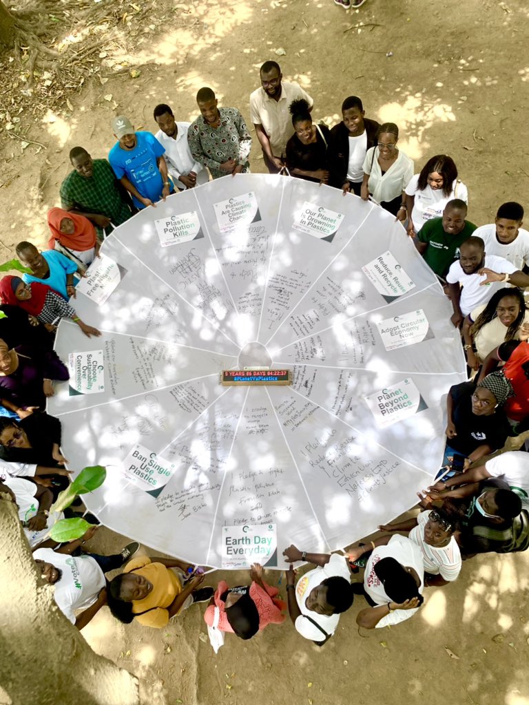 aliyusadiq_gky's tweet photo. Climate Justice Youth Ambassadors host a hangout in Abuja to commemorate the #EarthDay2024, advocating for a #Plasticfree environment and showcasing youth led innovations for combatting #plasticpollution
Thanks to @oxfaminnigeria @aacjinaction @theclimateclock @ecocykle
#CJYA https://t.co/e6dd8mfOO5