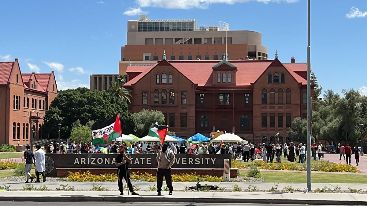PhxDSA's tweet photo. ASU’s Gaza solidarity encampment…

Before cops                     After cops
Showed up.                     Showed up. https://t.co/upY2Y5CEWW
