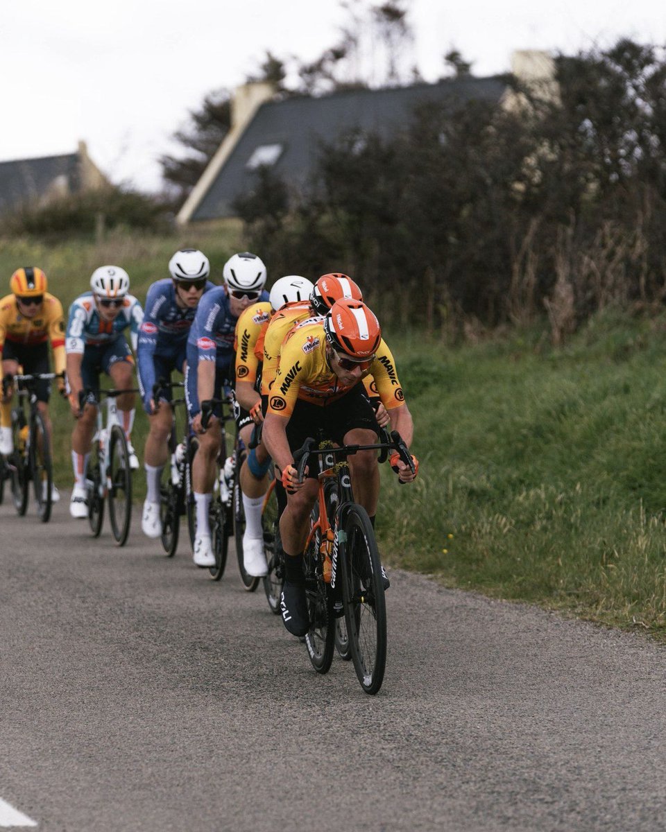 3ème place pour Morne Van Niekerk au @tourdebretagne 🔥 Après avoir attaqué avec un gros groupe au km45, Morne a tout tenté dans le dernier tour et a pris la 3ème place 👊🏼 Impatient d’être à demain 👀 📸Tour de Bretagne