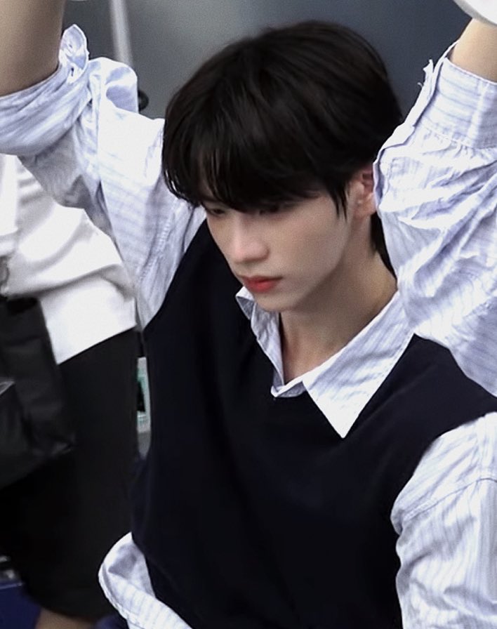 shinyuarchive's tweet photo. shinyu looks so incredibly handsome https://t.co/dvPDsms5nb