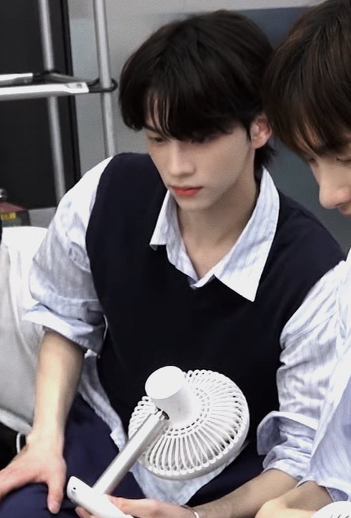 shinyuarchive's tweet photo. shinyu looks so incredibly handsome https://t.co/dvPDsms5nb
