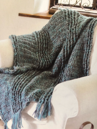 Comfy Oversized Easy Chunky Crochet Tweedy Throw
Perfect for chilly nights, it's really quick to make up as it's worked in bulky yarn. A beautiful project to craft and has a lovely texture with ridged panels and charming tassels. #MHHSBD #craftbizparty #crafturday