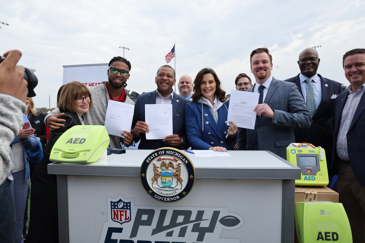 We're taking action to keep kids safe while playing sports. Thank you @HamlinIsland for being here and using your own experience to advocate for more on-field safety. Your work is driving policy at the national level, and I'm proud that we are doing our part here in Michigan.