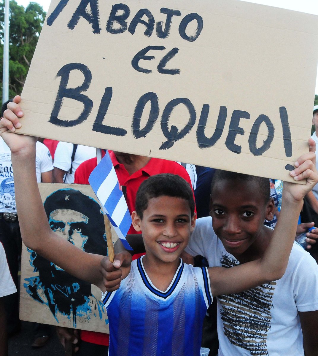 Este #1Mayo nuestro pueblo también condenará el bloqueo con el que, durante más de medio siglo, el imperio nos ha querido poner de rodillas. #Cuba #CDRCuba #MejorSinBloqueo
