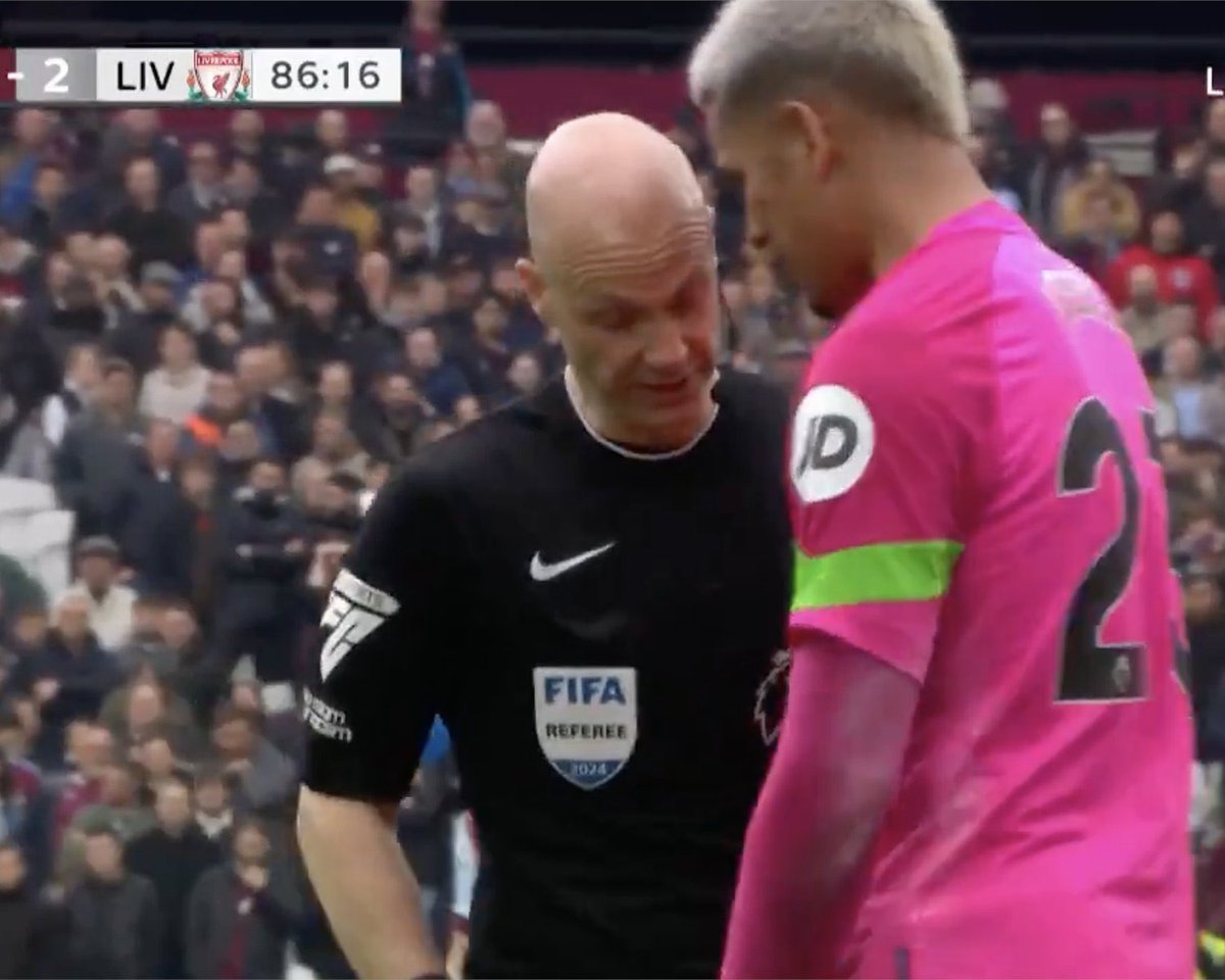 “Listen mate I should’ve let him run up and tap that in all because I messed up, so just go down injured to save us both from looking stupid yeah?”