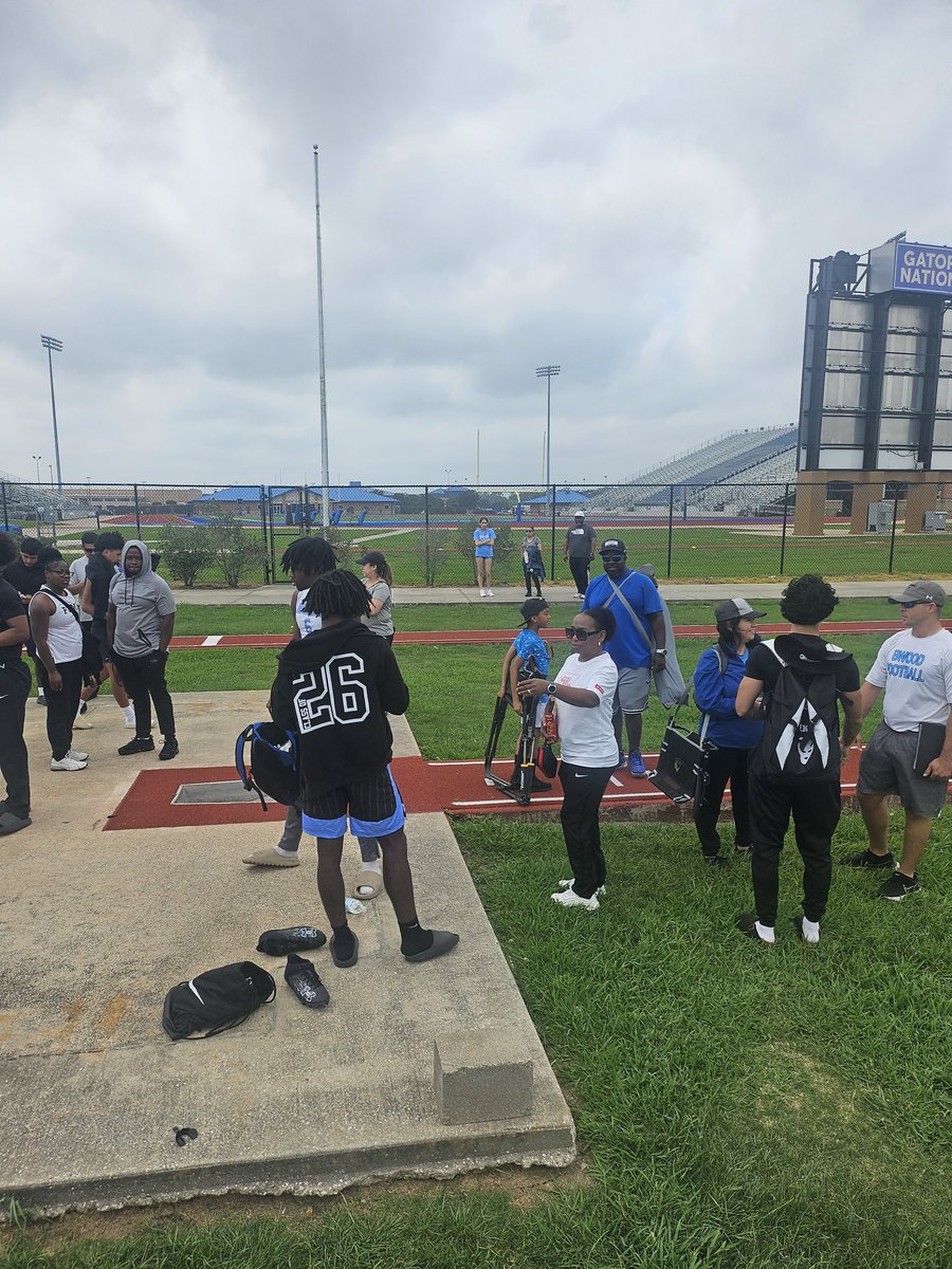 sudden47's tweet photo. Great morning for the parents to support us!!!! #BUCS #RECRUITaBuc #whereyafrom #Changeiscoming https://t.co/PibniABpfl