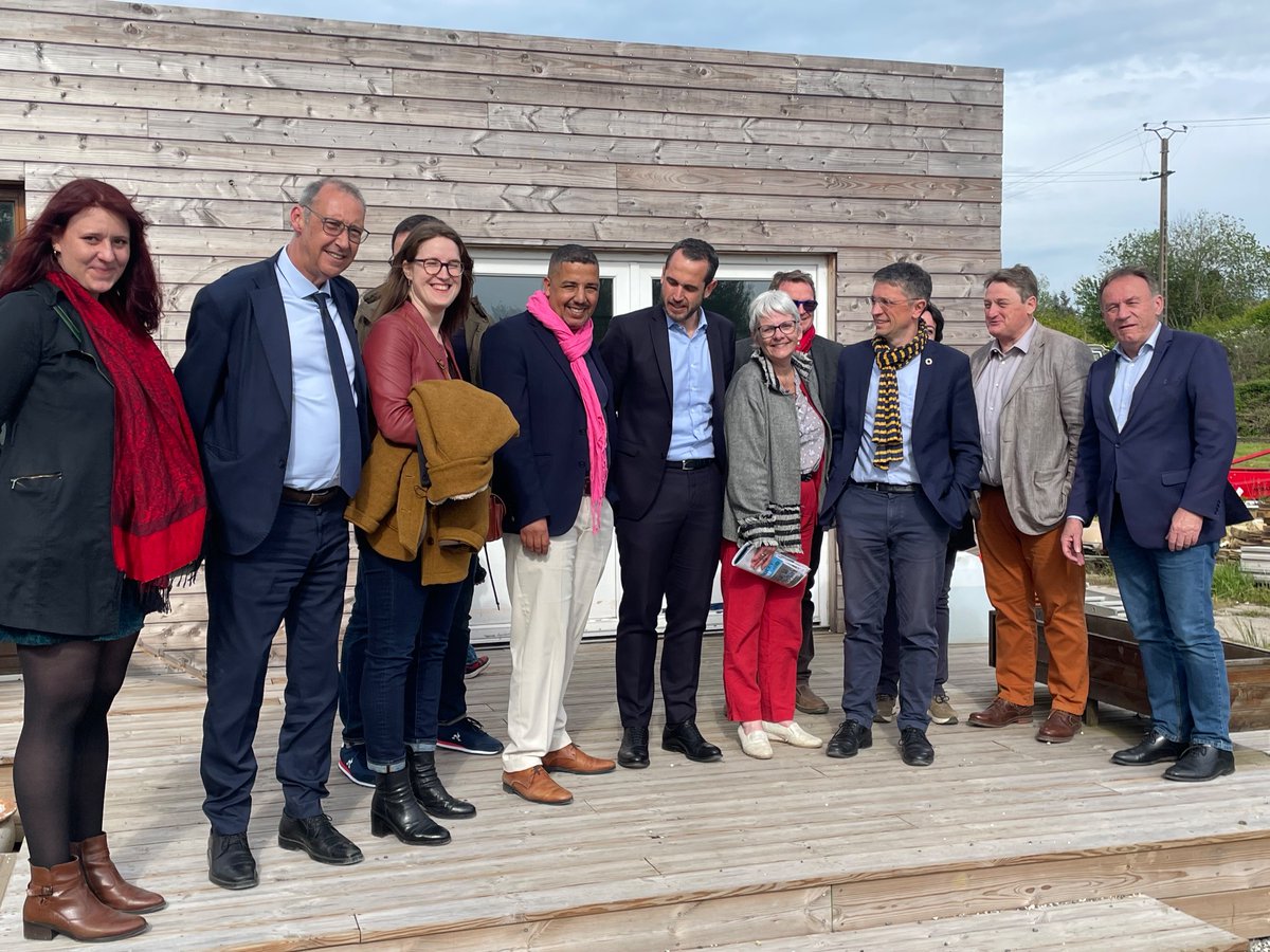 Visite de l’EBE de Premery, l’un des 10 premiers en France <a href="/Projet_TZCLD/">Projet Territoires Zéro Chômeur - Grand Poitiers</a> ➡️ #ressourcerie #transfoMeubles #electronique #conciergerie 👏👏 des idées, des emplois, des talents 💪 avec <a href="/PJouvet/">Pierre Jouvet</a> <a href="/JolyPatrice/">Patrice Joly</a> <a href="/HichamBOUJLILAT/">Hicham BOUJLILAT</a>