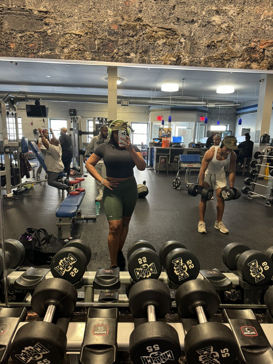 My biggest critics are people who are overweight or who don’t have the discipline to workout consistently. Yet, I never body shame anyone. How ironic is that? Life and this energy Universe is a trip and half. I understand it. Keep going 💯💪🏽. #fitpublicist #fitwomen