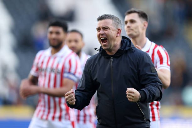 Came in after not winning in 9 games. Had his critics say he wasn’t experienced enough. Turned a dull side into a team that’s united. Kept us up even though heads had dropped. Watch what he does if we give him some time… 

Schueys Red & White Potters 🔴⚪️

#SCFC