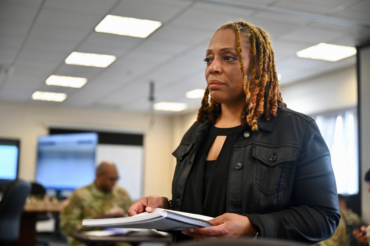 DCGuard1802's tweet photo. #StressAwarenessMonth: How do you show up?
This month, the DCARNG #ChaplainCorps facilitated Building Strong and Ready Teams (#BSRT) training to assist service members with strengthening their #resilience through communication, managing anger and #stress. https://t.co/hyxsuUPh5o