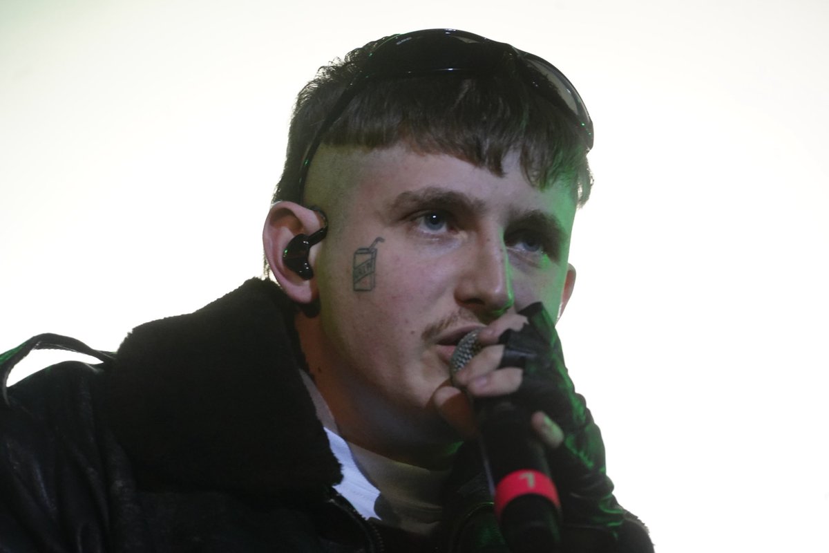 Yo creo que la mirada asesina de la que habla <a href="/7AMMixing/">7AMMixing</a> es esta.