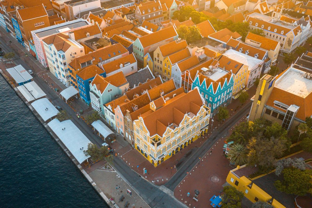 It's King's Day👑🎉 In celebration of King Willem-Alexander's birthday, Pietermaai, Punda, Otrobanda and the rest of the island are hosting festive events with markets, dj's, live bands, local cuisine and activities. Wear orange for the day & experience King's Day, island style.