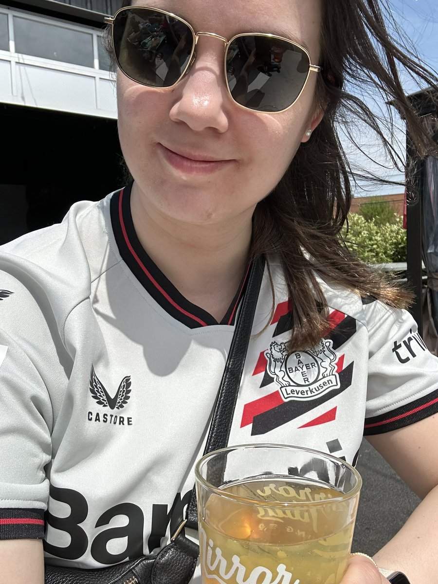 Can‘t be there in person but always supporting from afar! 🖤❤️ @bayer04fussball #DeutscherMeisterSVB #svb #Bayer04