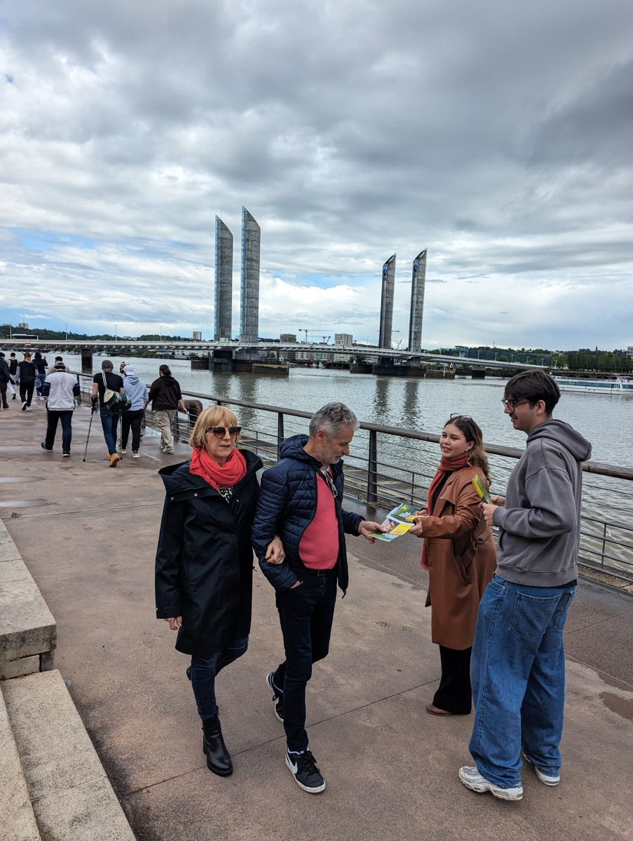 Retour sur la journée de l'Union Régionale des Jeunes Socialistes de Nouvelle-Aquitaine🌹 ➡️ Réunis à #Bordeaux avec notre Présidente et candidate sur la liste #ReveillerLEurope @EmmaRafowicz pour des formations, débats et mobilisations militantes ! #RendezVousLe9Juin 🇪🇺