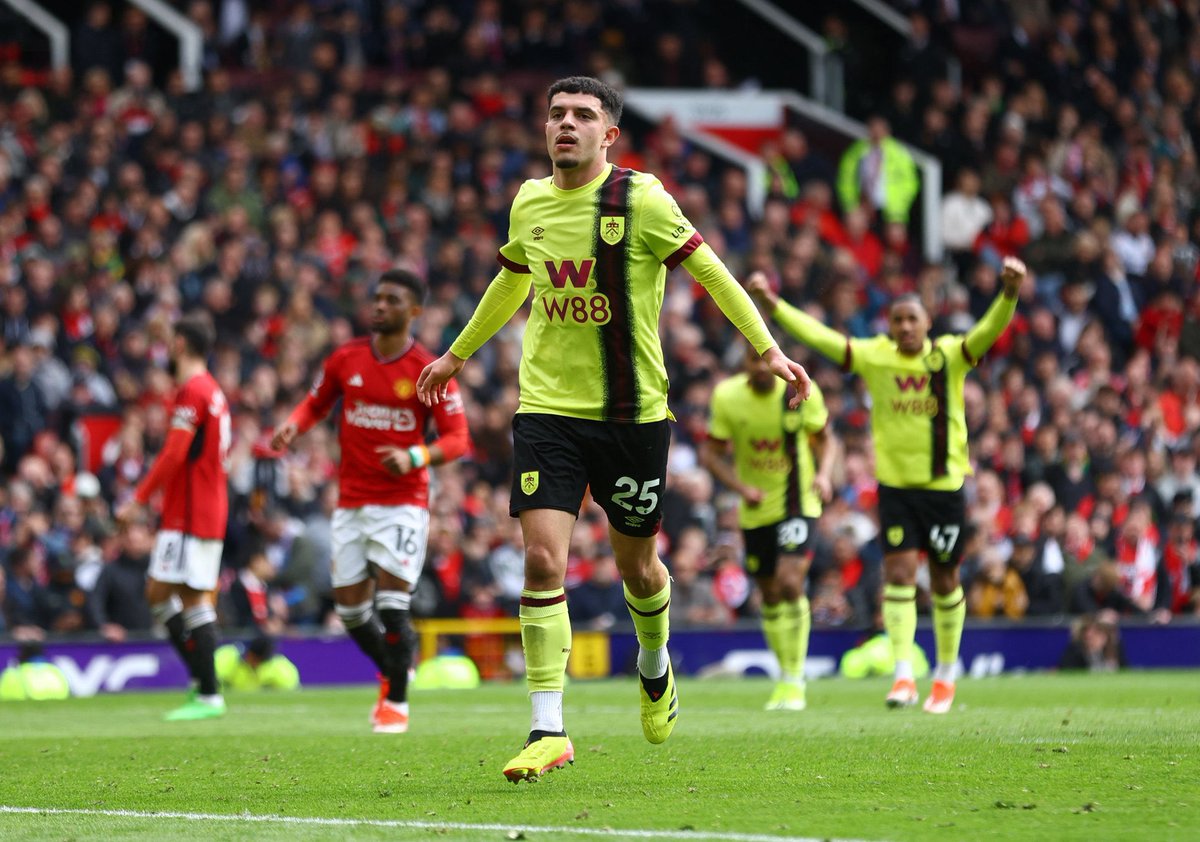 FT Man Utd 1-1 Burnley. Zeki Amdouni converts from the spot to grab a point for the Clarets. Good performances all round. As it stands, we are two points behind safety. Thoughts on the game?👇 #TwitterClarets