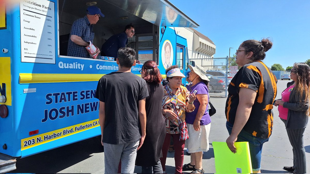 State Senator @JoshNewmanCA provided ice cream sandwich to the crowd at Huntington Beach Read In at Oak View Branch Library. Thank you for your support, Senator!